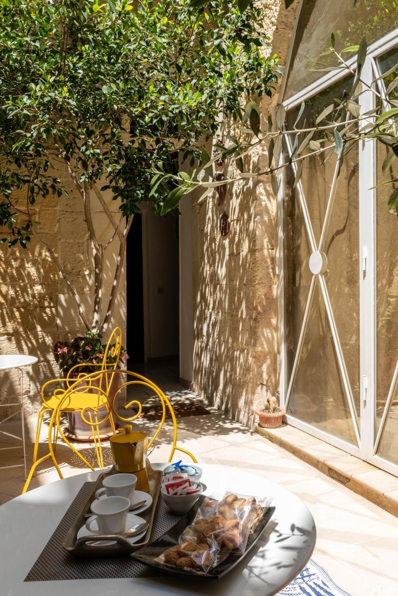 B&B Corte Dei Memoli Di Margiotta Giuseppina Lecce Kültér fotó