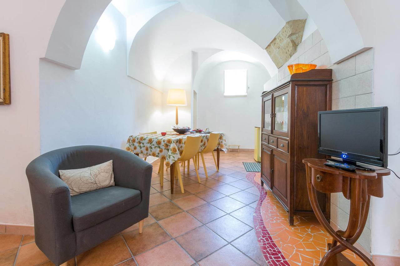 B&B Corte Dei Memoli Di Margiotta Giuseppina Lecce Kültér fotó