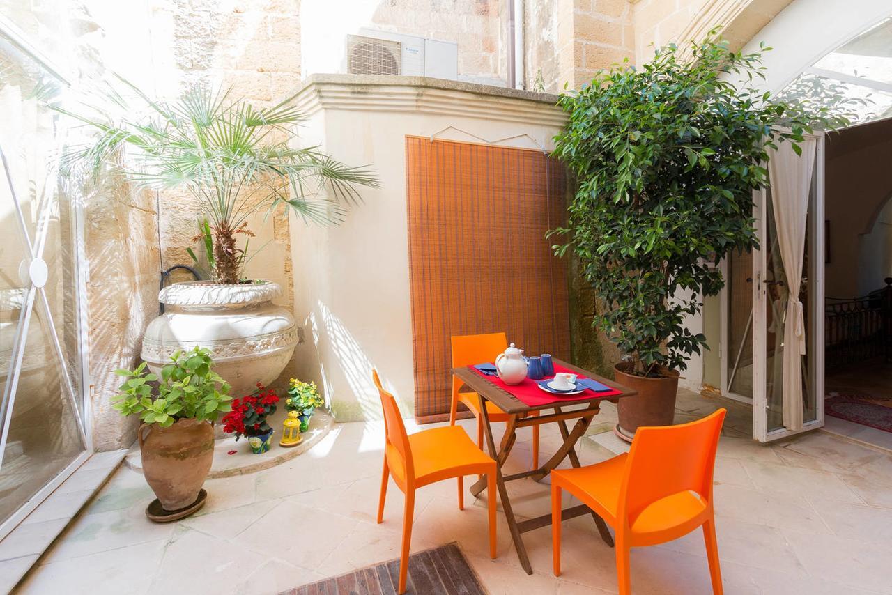 B&B Corte Dei Memoli Di Margiotta Giuseppina Lecce Kültér fotó